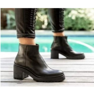 Jeffrey Campbell Tracker Lug Sole Boots Black Leather Platform Women's Size 9